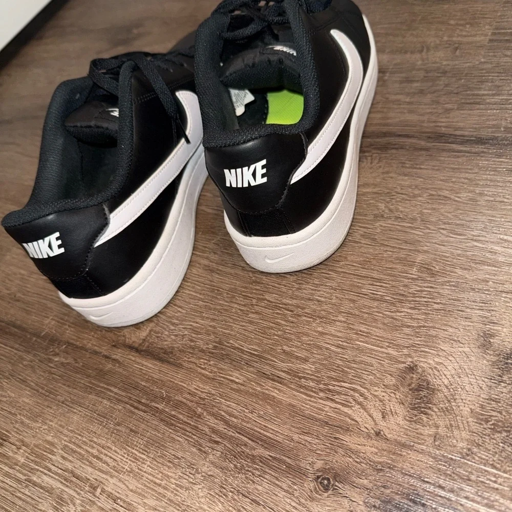 Nike Men's Black and White Casual Sneakers size 11